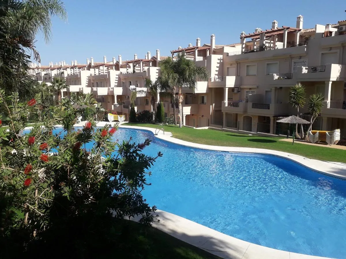 Duquesa Fairways, A Spacious Apartment With Fabulous Views And Facilities Манилва