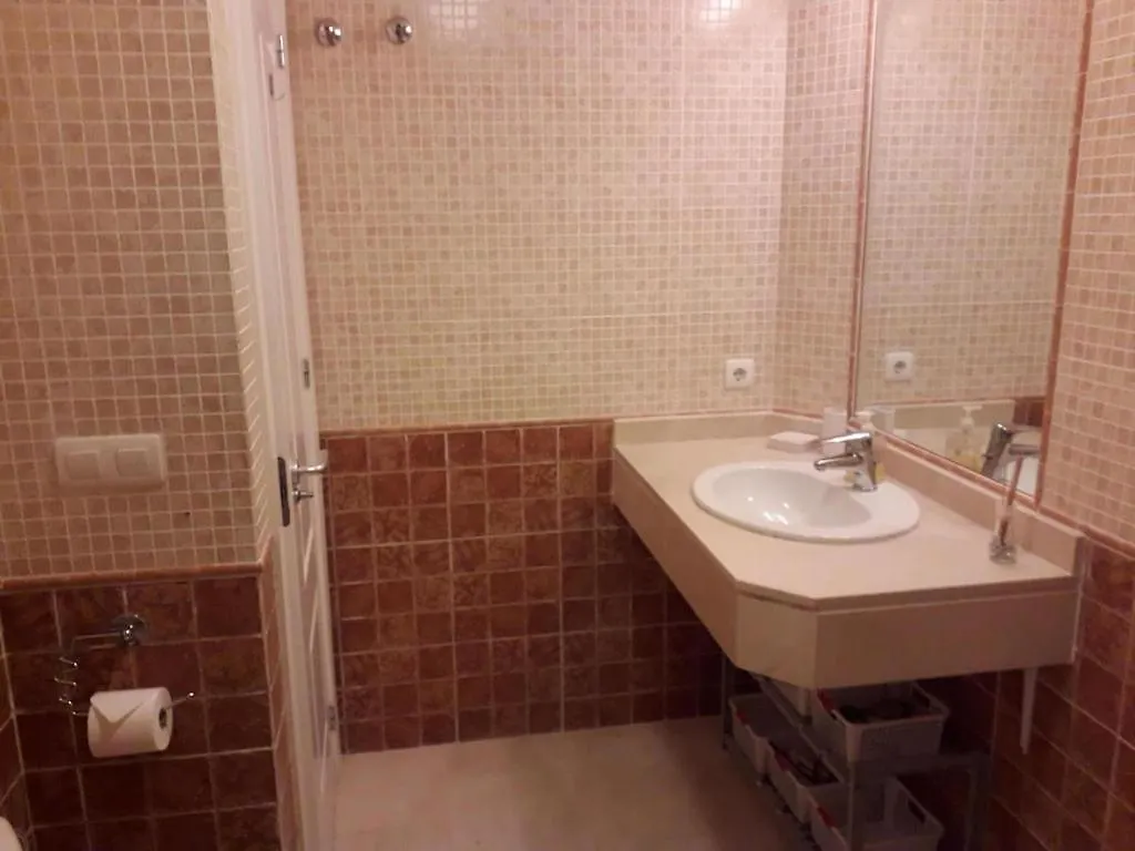 Duquesa Fairways, A Spacious Apartment With Fabulous Views And Facilities Манилва