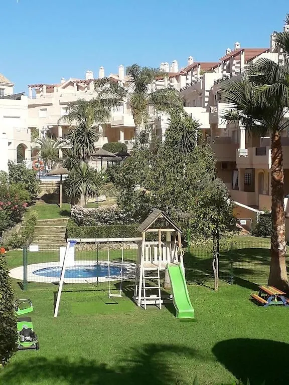 Duquesa Fairways, A Spacious Apartment With Fabulous Views And Facilities Манилва