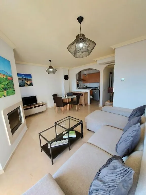 Duquesa Fairways, A Spacious Apartment With Fabulous Views And Facilities Манилва