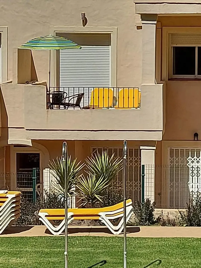 Duquesa Fairways, A Spacious Apartment With Fabulous Views And Facilities Манилва 0*,